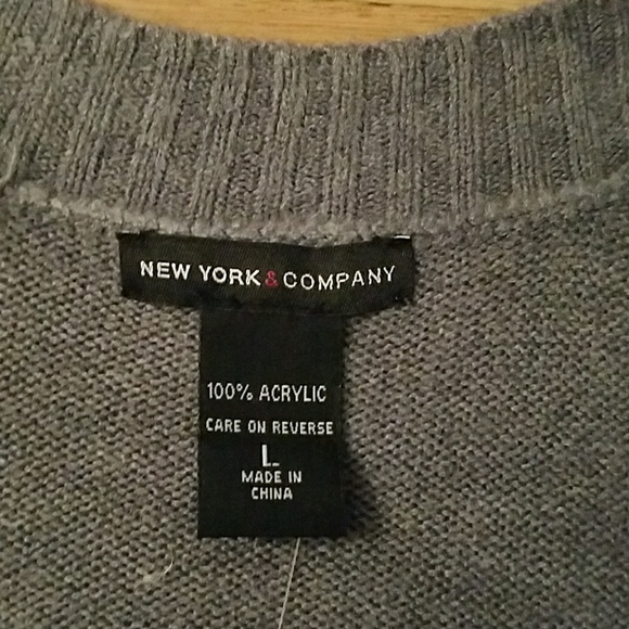 NWT Gray V-neck Sweater Vest - Large - Picture 2 of 4
